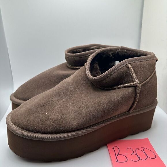 CUSHIONAIRE Women's Genuine Suede pull platform boot +Memory Foam 8 TAUPE - Picture 3 of 7